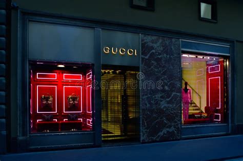 orario negozio gucci firenze|gucci italy outlet.